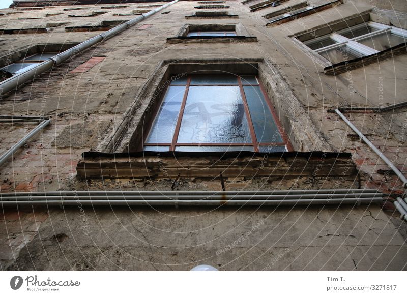 stairwell window Prenzlauer Berg Town Capital city Downtown Old town Deserted House (Residential Structure) Manmade structures Building Window