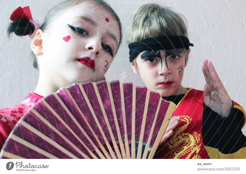 Geisha and Samurai Carnival Girl Boy (child) Infancy Life Face 2 Human being 3 - 8 years Child 8 - 13 years Stage play Youth culture Shows Fashion Clothing