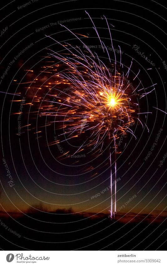 fireworks Firecracker New Year's Eve Pyrotechnics Star (Symbol) Bang Explosion Sky Heaven Night sky Dark Feasts & Celebrations Party Horizon Spark Glittering