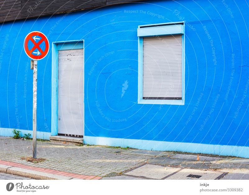 Do not stop and do not visit Deserted Sidewalk Facade Window Door Sign Road sign No standing Blue Closed Venetian blinds Colour photo Multicoloured
