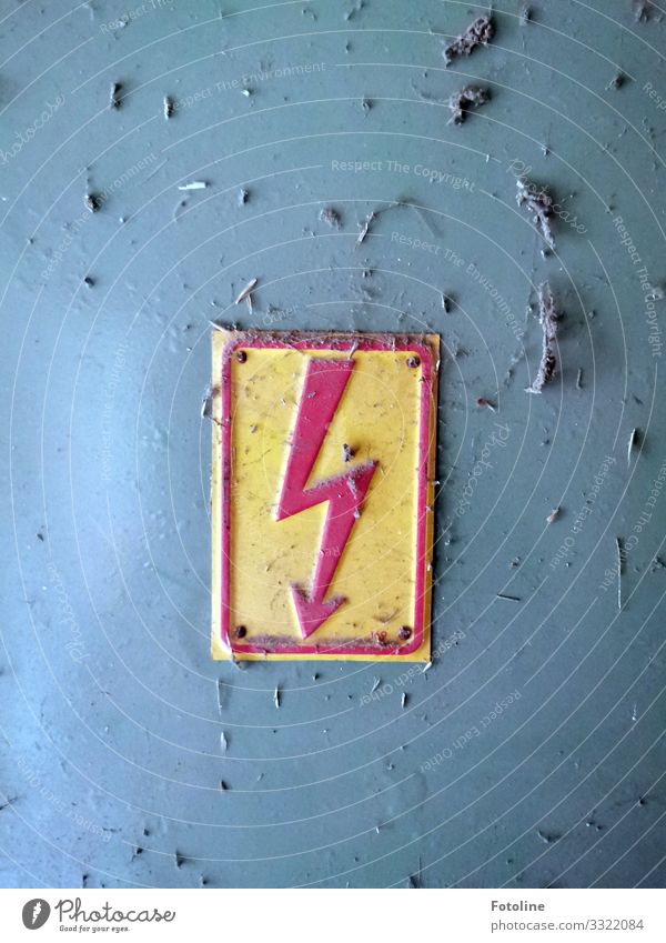 lightning bolt Metal Sign Signs and labeling Signage Warning sign Arrow Dirty Near Yellow Gray Red Danger High Voltage Electricity Tin Tin plate sign