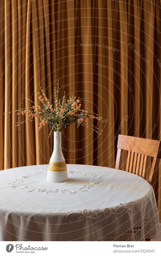 Moved in Vase Table Tablecloth Chair Drape Flower vase Bouquet Stone Wood Blossoming Living or residing Elegant Round Beautiful Yellow Gold Conscientiously