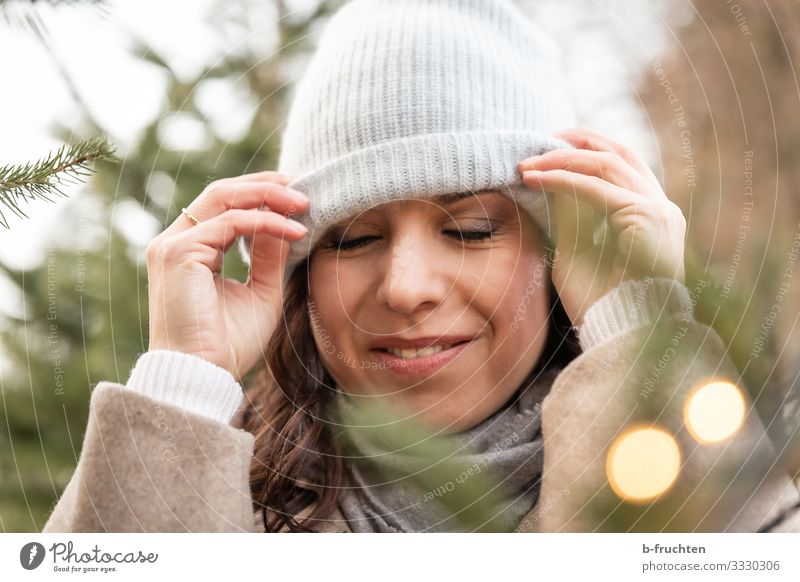 Woman, Portrait, Woolly hat Lifestyle Shopping Elegant Style Harmonious Relaxation Calm Meditation Leisure and hobbies Adults Face 1 Human being 30 - 45 years