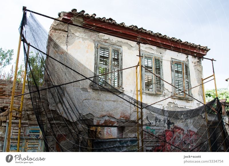 Splendor and misery from the rest of the house lost places Sky Greece Old town Ruin Facade Scaffolding Net Remainder Authentic Warmth Safety Planning Past