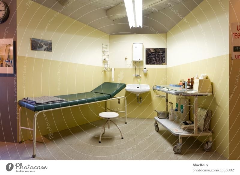 Treatment room from the 50s Medication Retro Medical practice Sink Swivel chair Old fashioned Copy Space Couch Deserted