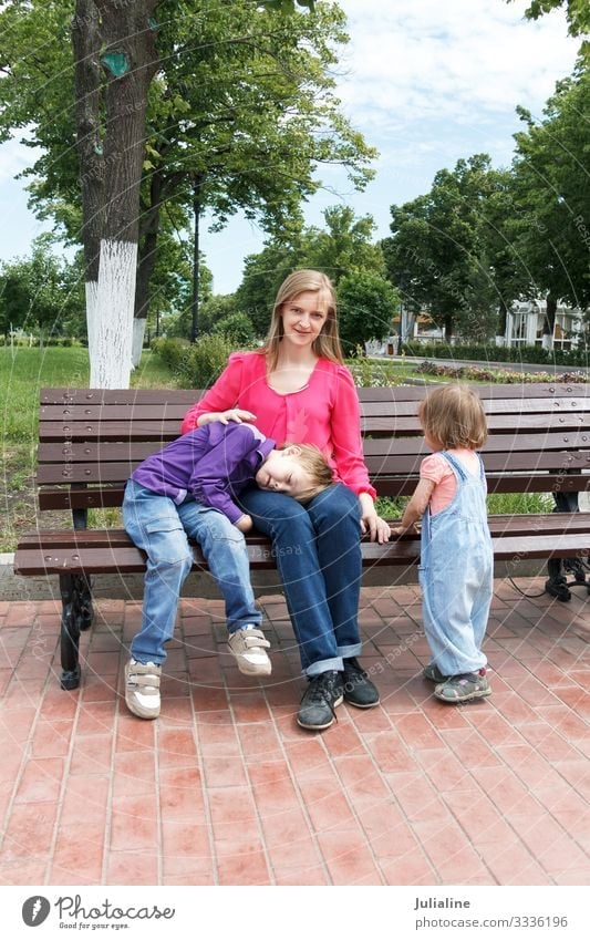 Family has a rest in summer park Leisure and hobbies Child Schoolchild Human being Baby Boy (child) Woman Adults Man Parents Mother Infancy 18 - 30 years