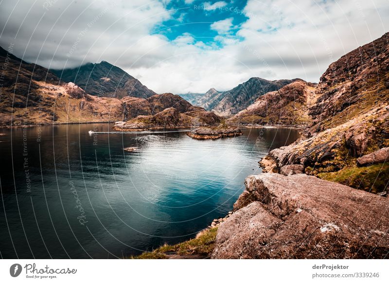 View of Loch Coruisk Free time_2017 Joerg farys theProjector the projectors Light Day Deep depth of field Copy Space middle Morning Dawn Central perspective