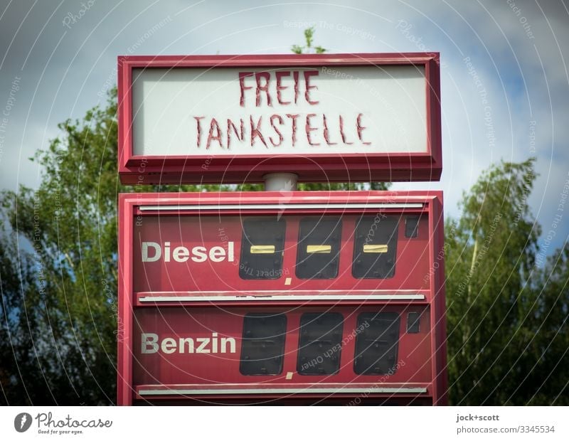 Free petrol station, diesel petrol and end Petrol station Energy crisis Tree Kreuzberg Price list Typography Gasoline Diesel Display Sharp-edged Broken Retro