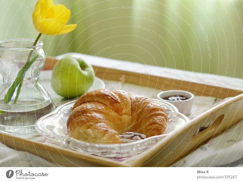 Breakfast Food Apple Dough Baked goods Croissant Jam Nutrition To have a coffee Crockery Bed Feasts & Celebrations Mother's Day Flower Tulip Delicious Sweet