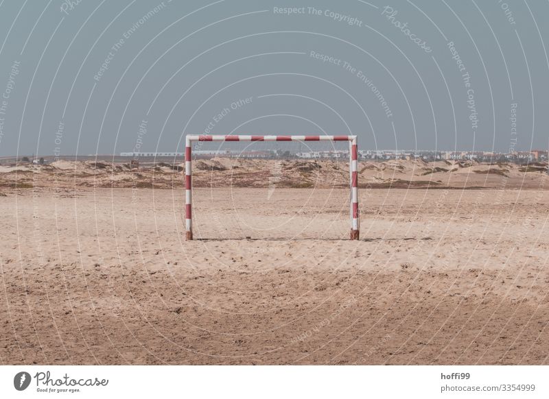 Desert Gate Ball sports Football pitch Sand Cloudless sky Sun Beautiful weather Goal Soccer Goal Observe Playing Wait Thin Hot Athletic Dry Warmth Adventure