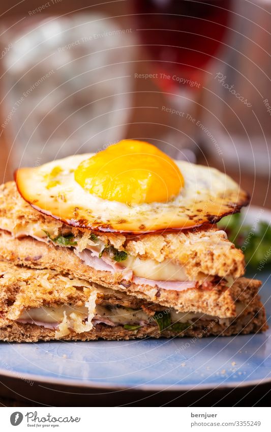 croque madame Cheese Bread Breakfast Lunch Fast food Finger food Fork Gastronomy Water Wood Delicious Ham Baking Snack BBQ Bacon Sandwich Meal Molten Tomato