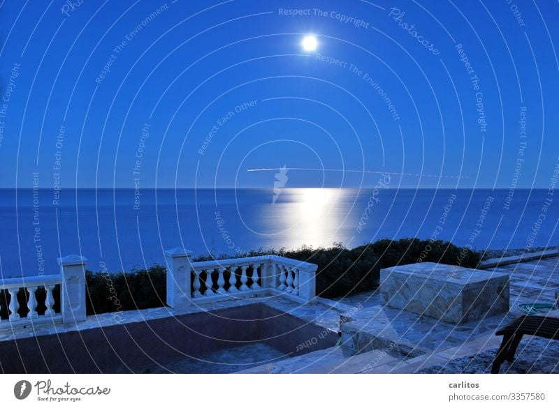 do the Englishmen wave... Spain Balearic Islands Majorca Ocean Full  moon Night Blue Airplane Tracer path Reflection Light (Natural Phenomenon) Lighting effect