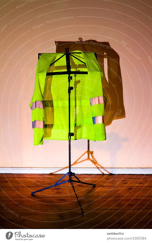 yellow vest Gilets jaunes Attract Dark Clothing Hallstand yellow west movement Hang music stand Stand Pillar Vest Safety Warning stripes Warning light