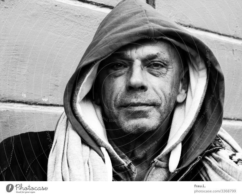 Hoods Human being Masculine Man Adults 1 60 years and older Senior citizen T-shirt Sweater Jacket Scarf Designer stubble Smiling Looking Sit Uniqueness Irony