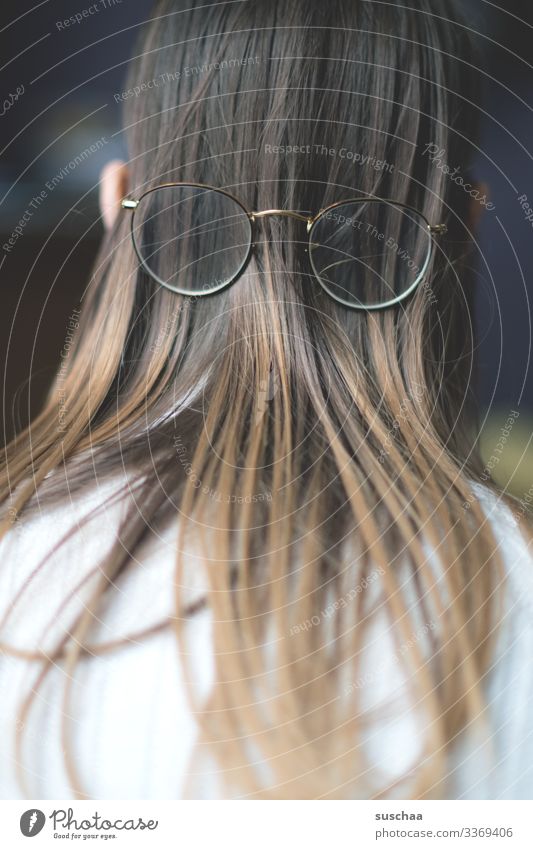 upside down (2) Head Hair and hairstyles Long-haired Back of the head Eyeglasses Ear Rear view fine hair Shallow depth of field Absurdity Joke visually impaired
