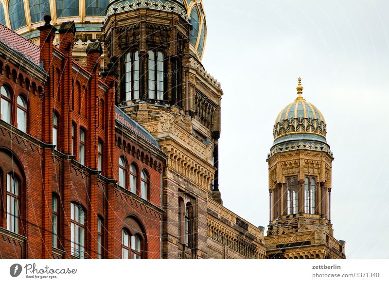 Oranienburger Straße Synagogue Architecture Berlin City Germany Worm's-eye view Capital city House (Residential Structure) Sky Heaven Downtown Downtown Berlin