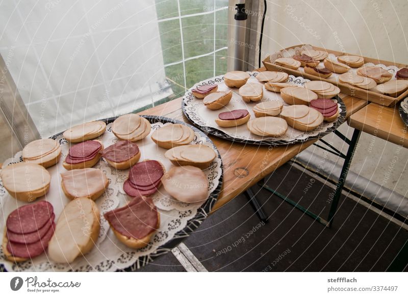 Meat-heavy bread roll buffet Food Sausage Roll Nutrition Buffet Brunch Finger food Bowl Event Eating Feasts & Celebrations Beer tent Party mood Services