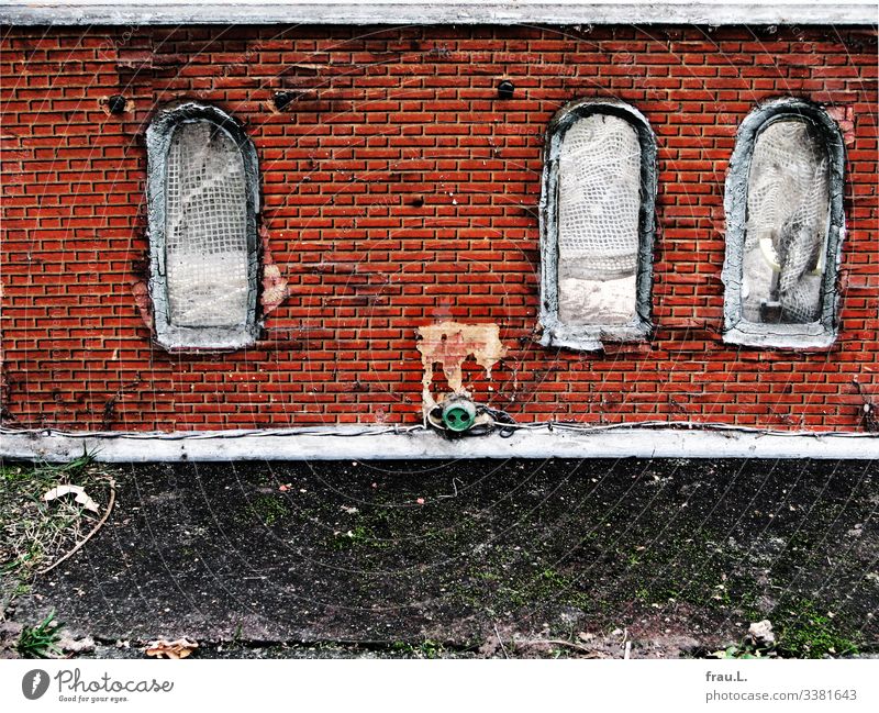 socket Deserted House (Residential Structure) Detached house Dream house Hut Facade Window Old Socket Curtain Dirty Deception Colour photo Exterior shot