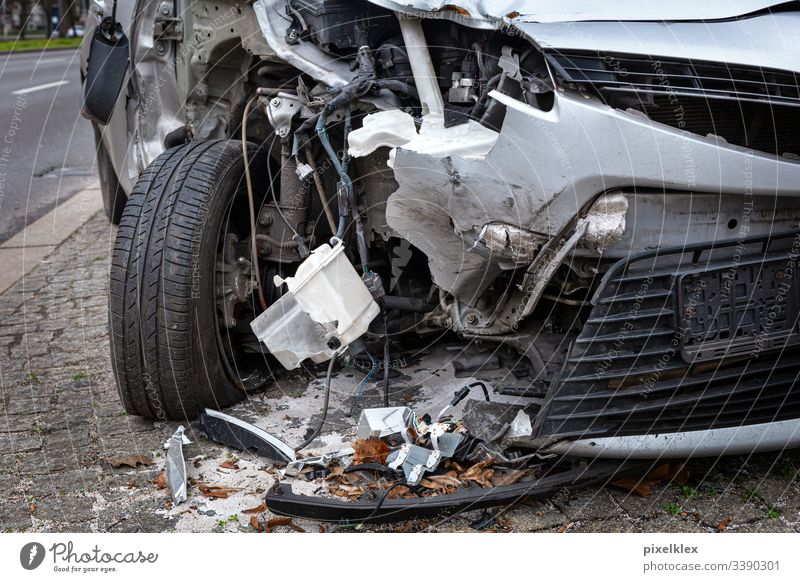 total loss Car involved in an accident car Accident Damage Tin Bodywork damage Insurance insurance claim Law Traffic accident misfortune Collision Carom crash