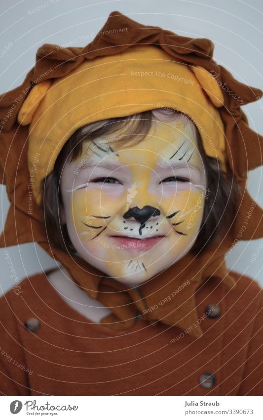 Child dressed and made up as a lion at carnival Girl Sweet Cute Headwear Buttons Apply make-up carnival season Carnival costume Carneval masque Lion's head