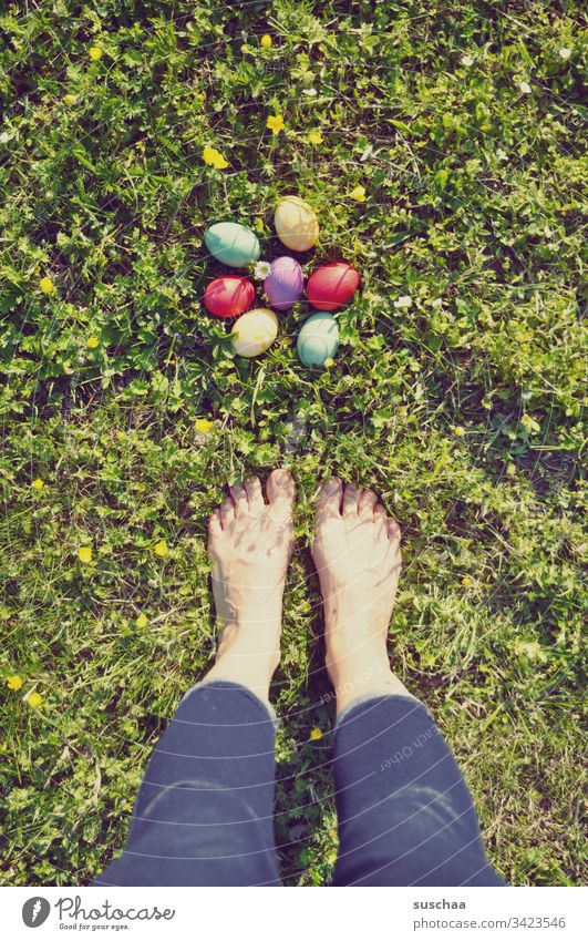 stand around barefoot before the easter eggs Easter Easter eggs colorful eggs boiled eggs Food Tradition Spring Nutrition Feasts & Celebrations Multicoloured