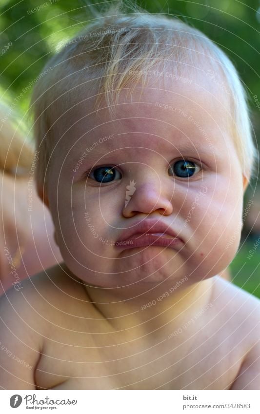 little girl in nature, pulls her face to a funny face and looks sad. Baby Toddler Children's game Parenting upbringing Sweet Joie de vivre (Vitality)