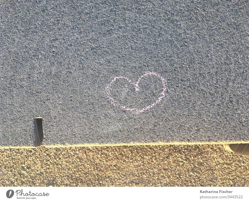 heart Sincere Heart Heart-shaped Graffiti Wall (building) Symbols and metaphors Pink Chalk drawing Colour photo Love Romance Exterior shot Deserted Red Sign