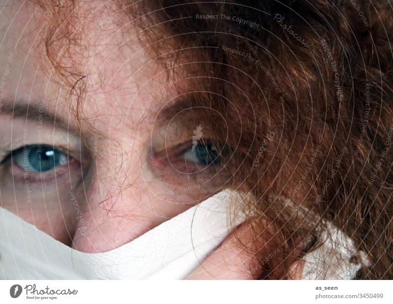 Woman with face mask Mask Respirator mask Virus Illness coronavirus Protection Healthy flu Risk of infection Infection Corona virus pandemic COVID Contagious