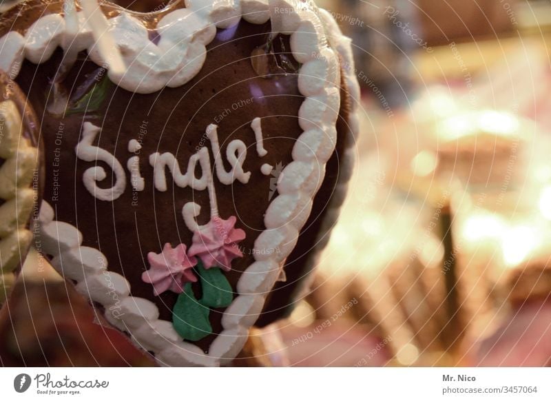 Single ! Detail Love affair Seeking a partner Icing Oktoberfest Feasts & Celebrations funfair Sweet Gingerbread heart Candy Heart-shaped Fairs & Carnivals Flirt