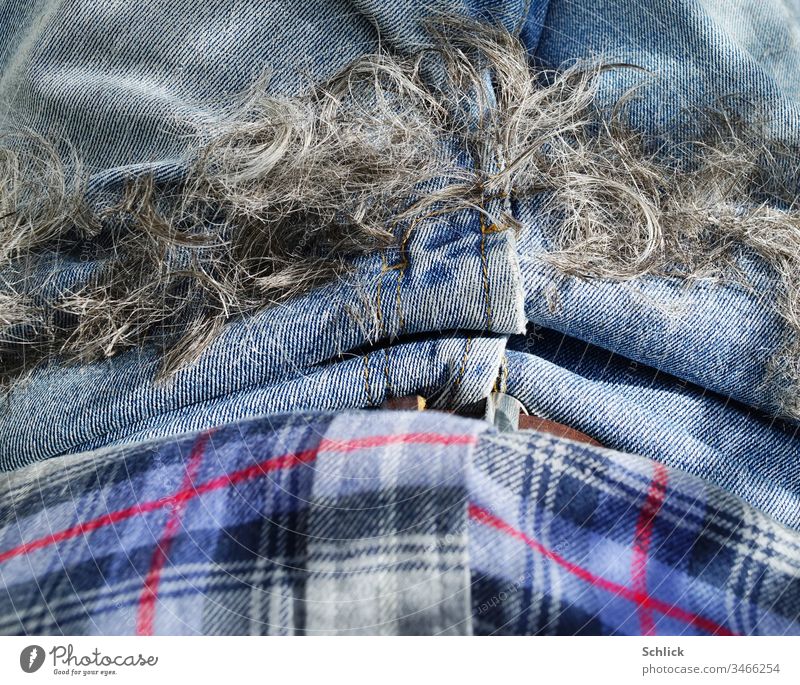 Hair is down and in the lap, corona hairdo Hair Stylist jeans Lie detail Pants Close-up Shirt Clothing Bird's-eye view Blue Gray Black Red Checkered