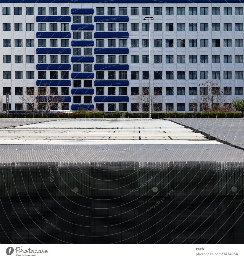 Facade of an office building in Berlin Town Wall (barrier) Wall (building) door Architecture built Line House (Residential Structure) High-rise High-rise facade