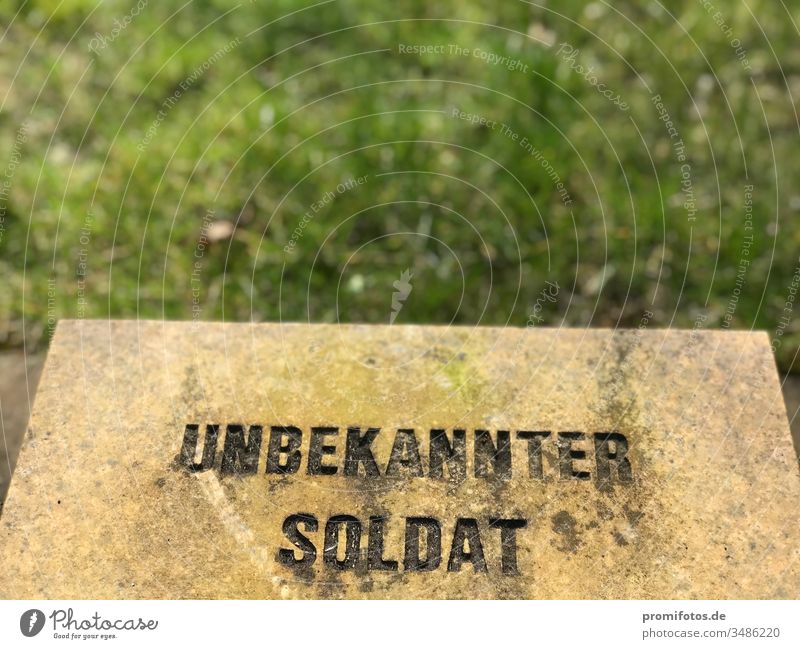 Gravestone with inscription "Unknown Soldier" / Photo: Alexander Hauk War World War Tombstone Green Meadow Stone Capitalism neoliberalism arms deals Death wound