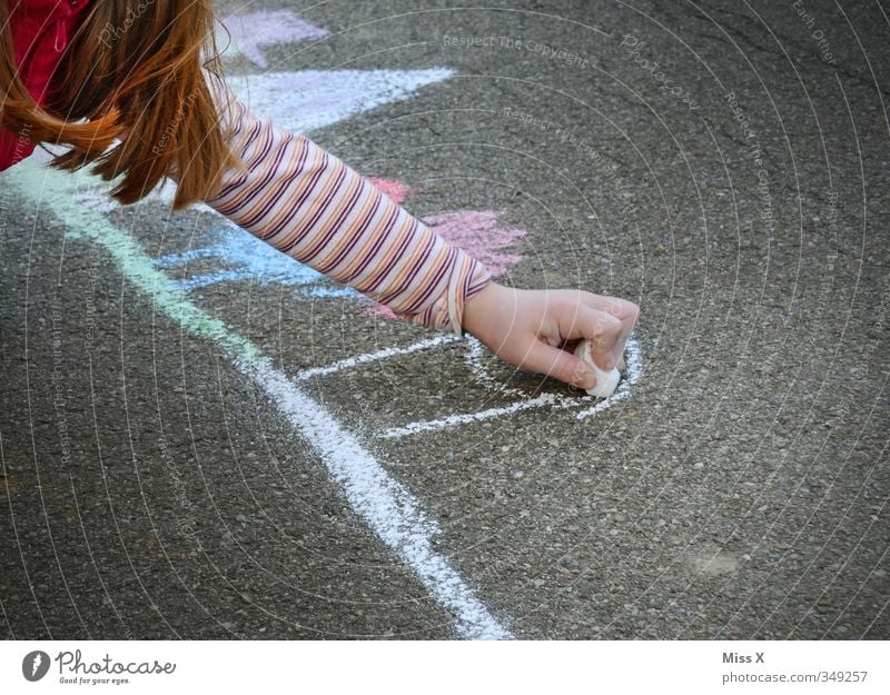 artists Leisure and hobbies Children's game Human being Girl 1 3 - 8 years Infancy 8 - 13 years Art Artist Painter Draw Multicoloured Colour Creativity Chalk