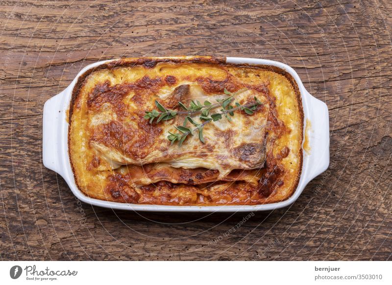 cooked lasagne on wood Lasagne pasta Baked dish supervision Reindl Cheese Top Meat background Tomato Overview of the sauce Eating Italian baked Meal Dinner