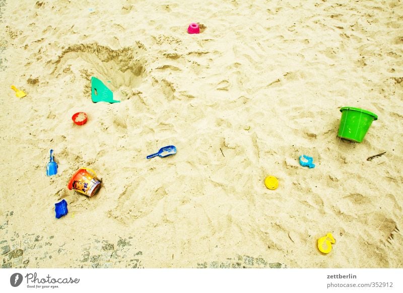Sandbox Joy Harmonious Contentment Leisure and hobbies Playing Living or residing House (Residential Structure) Town Toys Berlin rear building Backyard