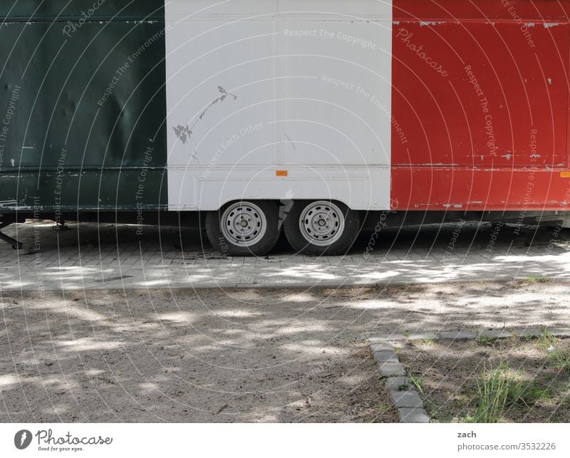Snack car in the colours of the Iatlian flag Closed Snack bar Pizza Italians Italy Eating Fast food restaurant fast food Nutrition Restaurant snack carts weigh