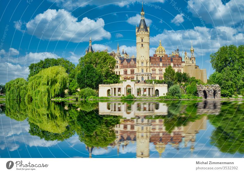 Schwerin Castle Lock Castle grounds Castle yard Mecklenburg-Western Pomerania Water Reflection in the water reflection Lake Landscape Tree Nature Deserted