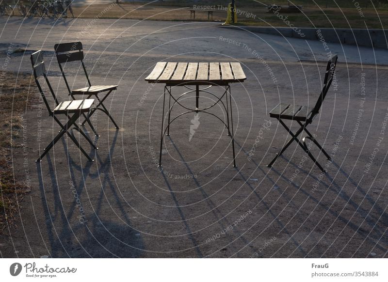 Table and chairs in the evening sun Street Asphalt Folding chair Folding table Furniture Outdoor furniture Sidewalk café Empty Seating Evening Evening sun Light
