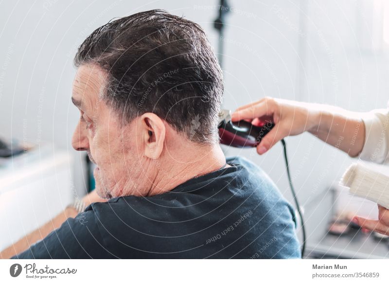 man cutting his hair by machine men hairstyle barbershop beauty work Hairdresser