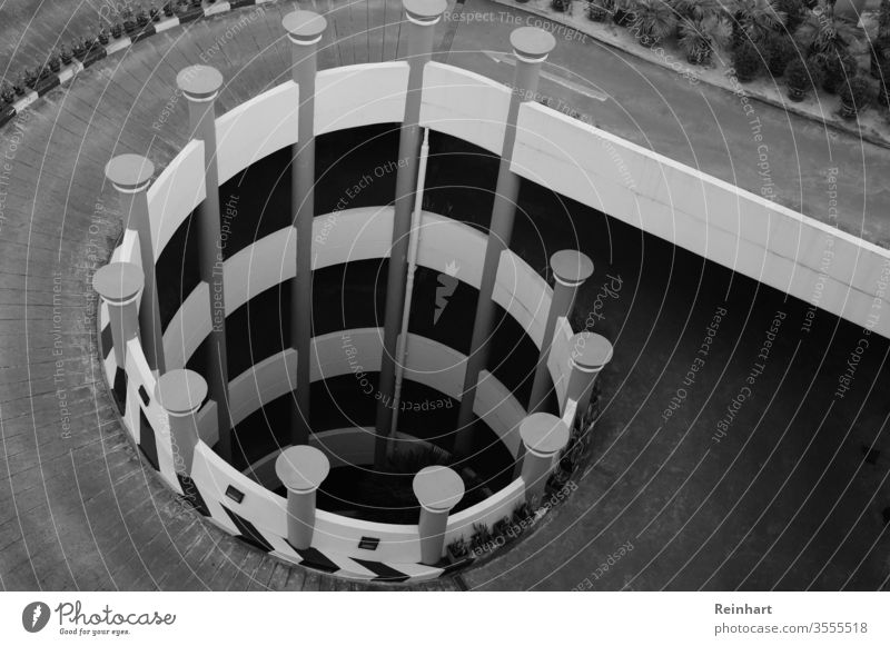 Park spiral Spiral carpark Exterior shot Architecture Black & white photo Black and white photography bw Art Fine Art Building Parking Parking lot Car