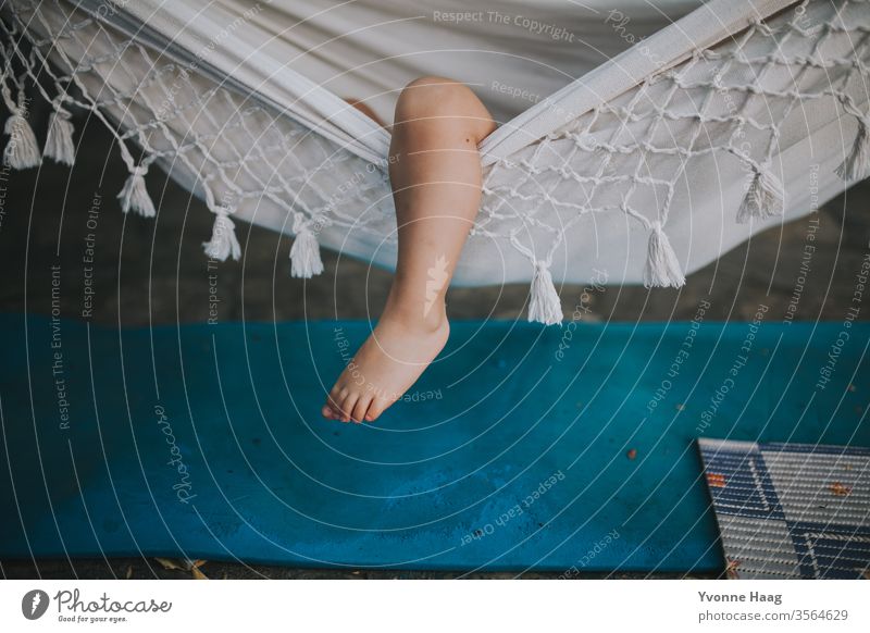 Child lies in a hammock and her leg sticks out Hawaii Gale Beach Sky Coast Clouds Colour photo Nature Wind Exterior shot Landscape Storm Water Bad weather