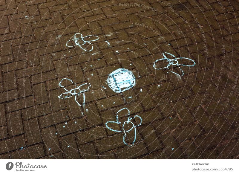 Four flowers and a ball pavement pavement painting Chalk chalk painting Drawing Children's drawing off Sidewalk Courtyard Backyard illustration Ball Point
