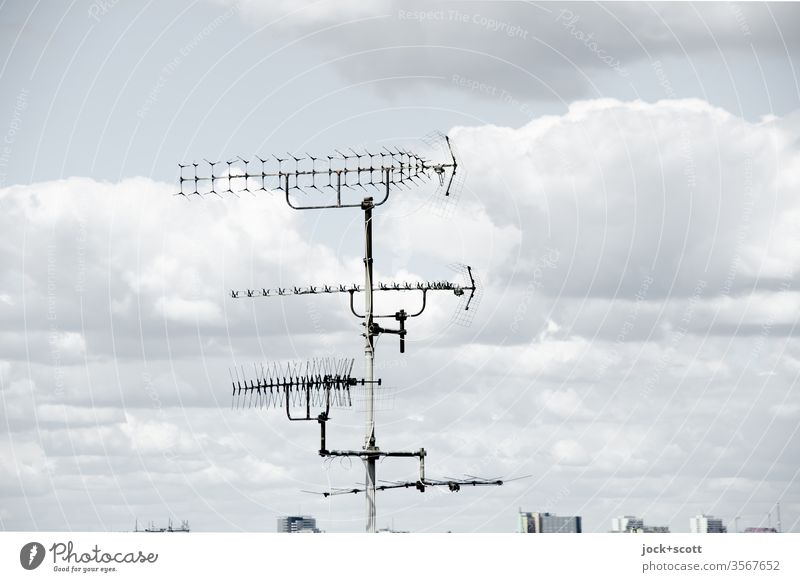 Technical arrangement for emitting and receiving electromagnetic waves Ready to receive Analog Frequency Silhouette Sky Data transfer Domestic antenna