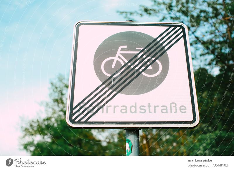 Bicycle road Traffic sign bicycle road Road sign Signs and labeling Signage Wheel Eco-friendly emission-free Sustainability
