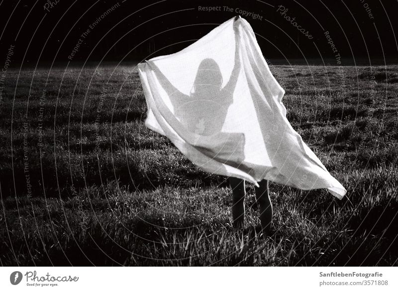 Weisses Tuch mit Schatten Picnic Blanket black and white Shadow shilouette Exterior shot Relaxation Summer Grass Leisure and hobbies Human being Woman Beautiful