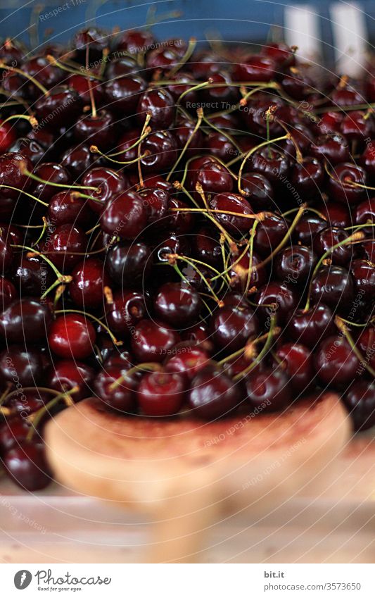 replenishment cherries Cherry Stone fruit Many quantity Markets Shovel Portion Fresh Delicious Sweet Red Healthy Summer Nutrition Juicy sale Sell