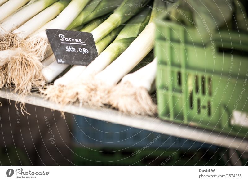 Weekly market - today there is fresh leek Marketplace Farmer's market Vegetable Leek Market stall Sustainability salubriously Organic produce Merchant consumer