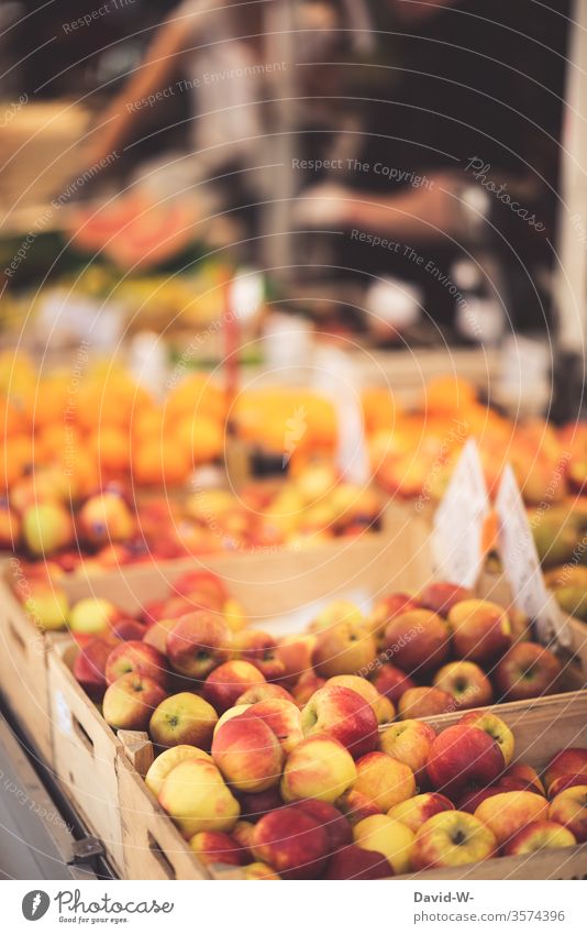 Weekly market - fresh juicy apples Marketplace Farmer's market fruit Market stall Sustainability salubriously Organic produce Merchant consumer buyer Seller