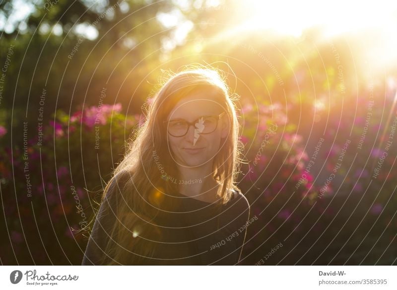 Woman with glasses in the sunshine and back light Young woman Sunbeam natural Adults Colour photo 1 Sunlight Back-light 18 - 30 years Exterior shot Feminine