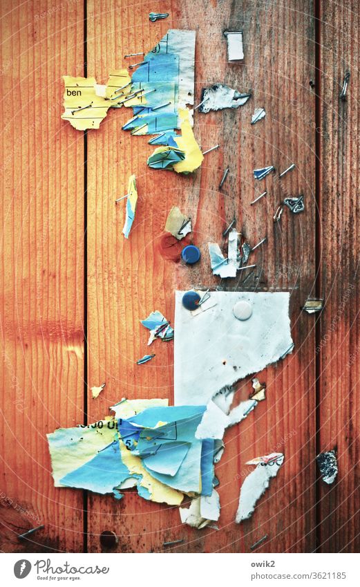 Colorful message Paper Scrap Multicoloured variegated Muddled remnants bequest Exterior shot Old Detail Deserted Wall (building) Colour photo Broken Abstract